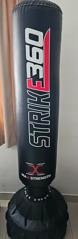 Kickboxing freestanding 5.5ft. For 400Aed