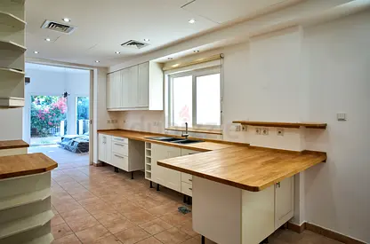 4BR upgraded Townhouse | directly from owner | next to pool