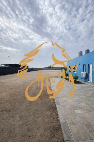 للبيع حوطة بالصناعية العاشرة بالشارقة علي شارع جار 24