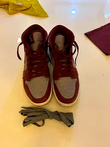 Air Jordan 1 Mid Bordeaux