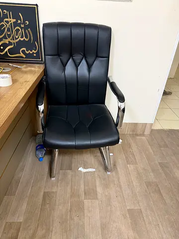 Black faux leather visitor/office chair with chrome frame