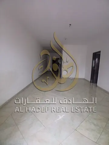 متاح للإيجار شقة غرفة وصالة في منطقة أبو شغارة بالشارقة، تتميز بتصميم عملي ومريح مع غرفة نوم ماستر توفر خصوصية وراحة للسكن، مما يجعلها خيارًا مناسبًا