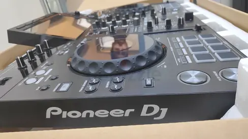 Pioneer DJ XDJ RX3 All in one DJ System + Bose Professional Sub2