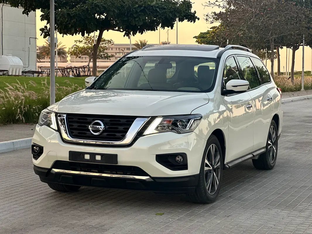 Nissan Pathfinder 2019 — photo 1 of 14