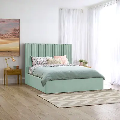 Brand new Queen size bed frame strong good Quality Queen bed mattress for sale