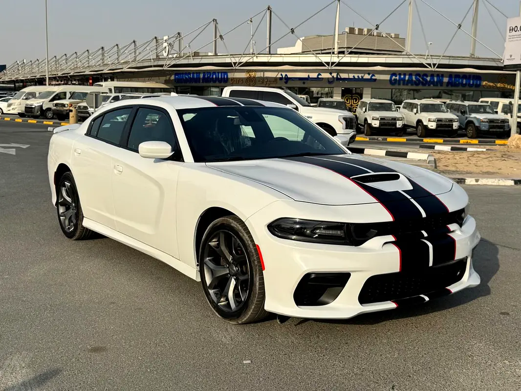 Dodge Charger 2021 — photo 1 of 13