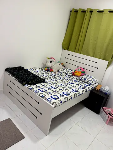Well maintained fully furnished room for couple