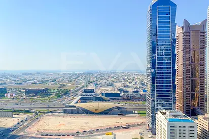 SPACIOUS LAYOUT | SKYLINE AND SEA VIEW |NEAR METRO