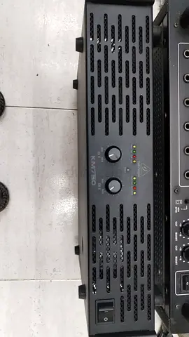 Behringer K750 Amplifier
