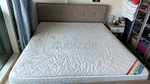 Nice king bed with metress