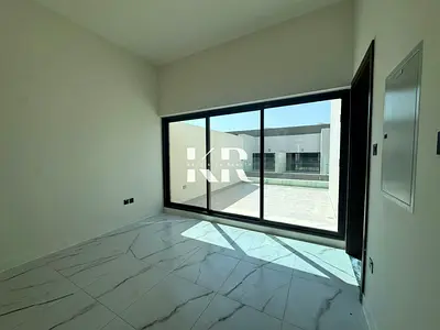 فيلا من 4 غرف نوم | إطلالة على إيلي صعب | تصميم مخطط مفتوح | إطلالة على الطريق