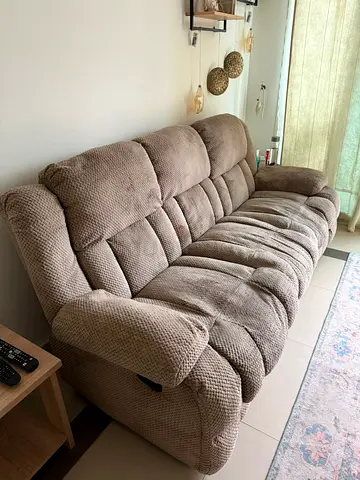 Sofa from pet free smoke free home