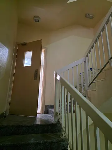 بناية سكنية مؤجرة بالكامل للبيع في مويلح – بعائد إيجاري مرتفع