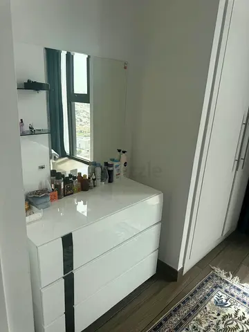 White high-gloss 3-drawer dresser with mirror