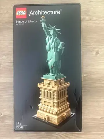 FLASH SALE BRAND NEW LEGO 21042 ARCHITECTURE STATUE OF LIBERTY