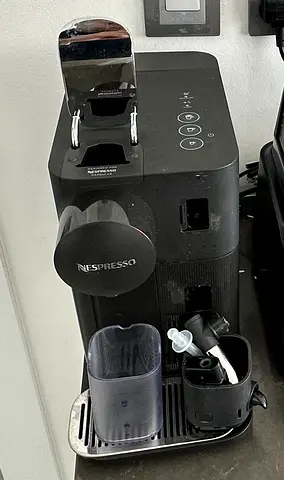 My Nespresso capsule coffee machine (black) — used, working, includes milk frother