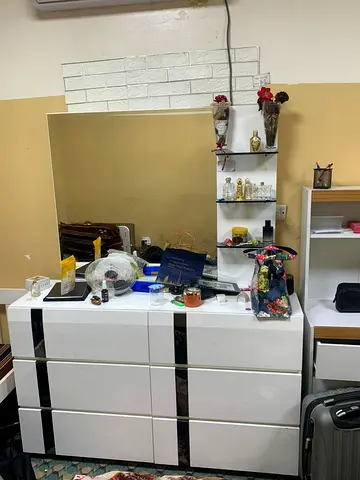Dressing table