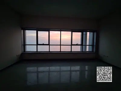 شقة رائعة بثلاث غرف نوم مطلة بالكامل على البحر في وسط مدينة عجمان - حياة فاخرة  علي البحر