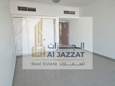 للايجار فيلا مميزه سكني استثماري على الشارع العام