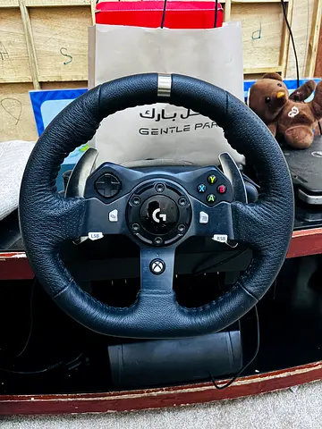 Logitech G920 Xbox and PC compatible Racing Wheel with Pedals