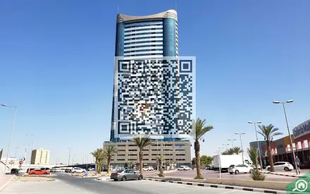 شقة مفروشة أنيقة بثلاث غرف نوم | برج كونكيرور | إطلالة مفتوحة + موقف سيارات