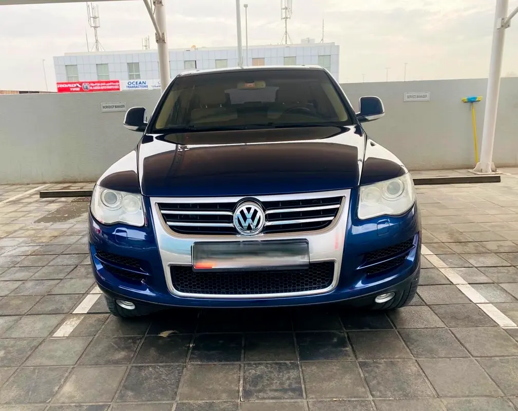 Volkswagen Touareg 2009 — photo 1 of 3
