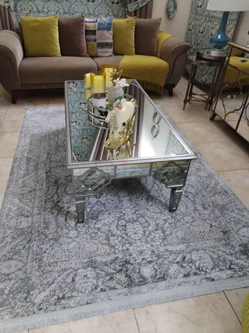 Coffee table and side table very nice and beautiful from 2xl