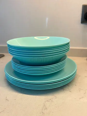 Turquoise dinnerware set (18 pieces) - plates  bowls (good condition)
