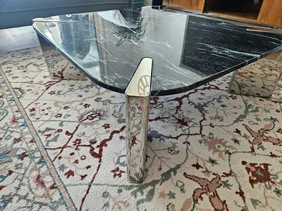 Elegant Vintage-Style Area Rug – Excellent Condition