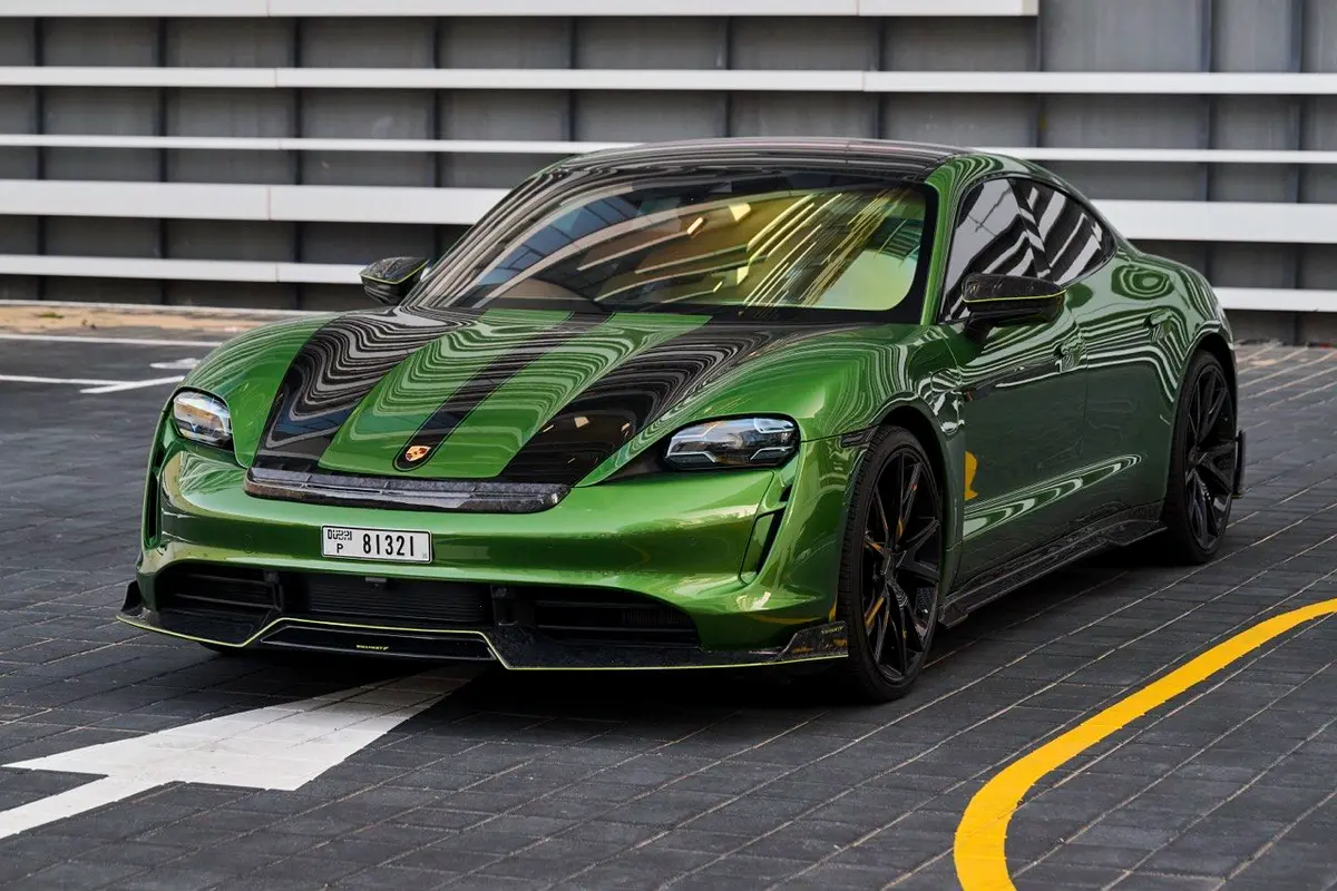 Porsche Taycan 2020 — photo 1 of 15
