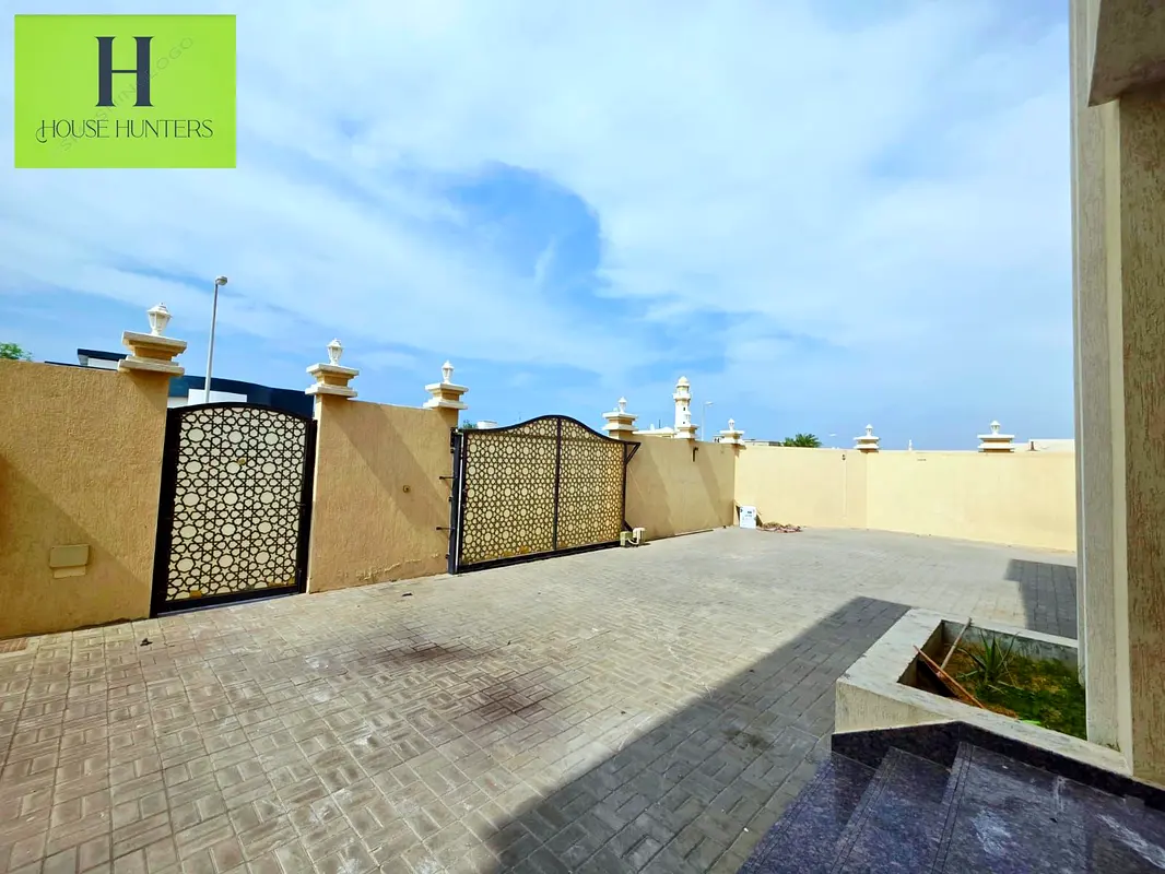 Modern 5BR Villa Al Jazzat
