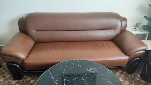 Brown leather 3-1-1 seater sofa (good condition)