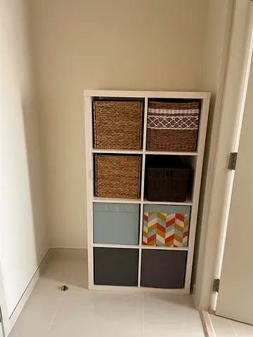 White 8-cube storage shelf with mixed baskets - used, great condition