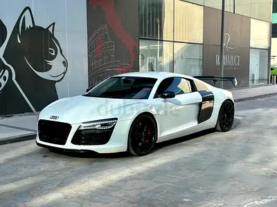 Audi R8 - GCC- 31,000km only- No paint-Full Service History-Brand new condition
