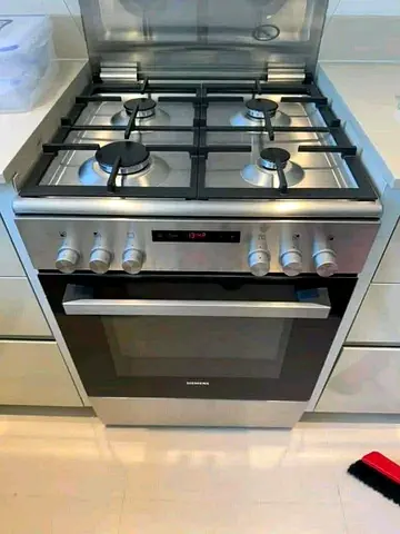 Siemens 60cm Stainless Steel Gas Cooker with Electric Oven - Used
