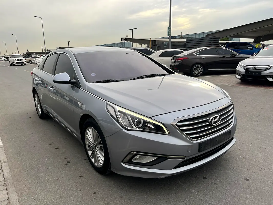 Hyundai Sonata 2016 — photo 1 of 17
