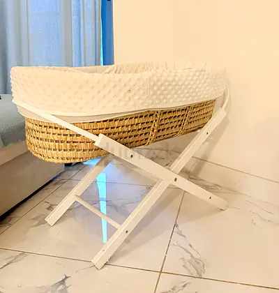 Wicker Moses Basket Bassinet with White Stand