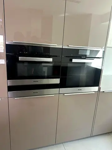 Miele Latest Model Built in 60cm Oven and Microwave set For sale 6th Series Set Like new