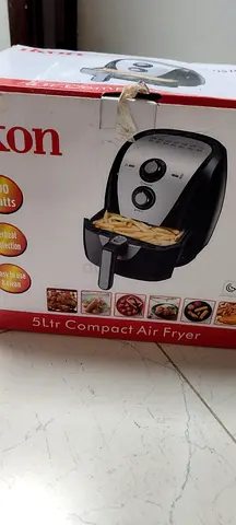 5L Compact Air Fryer (boxed) - good condition