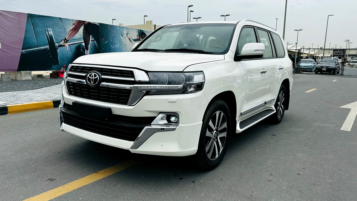 Toyota Land Cruiser 2019 — photo 1 of 20