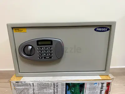 Electronic laptop safe