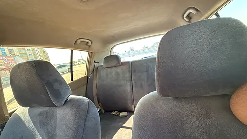 سيارة نيسان تيدا هاتشباك نظيفة