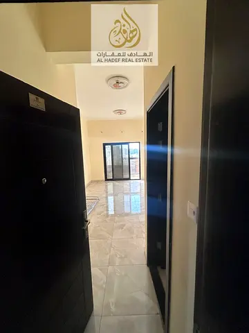 بنايـــــــــــــة جديدة تاني ساكن للايجــــــــــــار السنوي بعجمان  - شارع الشيخ محمد بن زايد منطقة العالية  - -غرفة وصالة  حمام مع بلكونة السعر 32