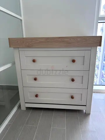 Chest of drawers and bed for a kid