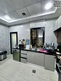 A villa with personal finishes, including electricity, water and air conditioning, located on a main