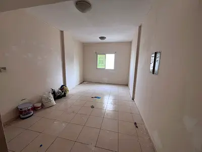 غرفه ماستر وصاله _ 2 حمام _ التكييف والتبريد مركزى _  موقع متميز _ خدمي طوال اليوم _ سهل المخرج للشارقه ودبي _ سهل المخرج لطريق الشيخ محمد بن زايد