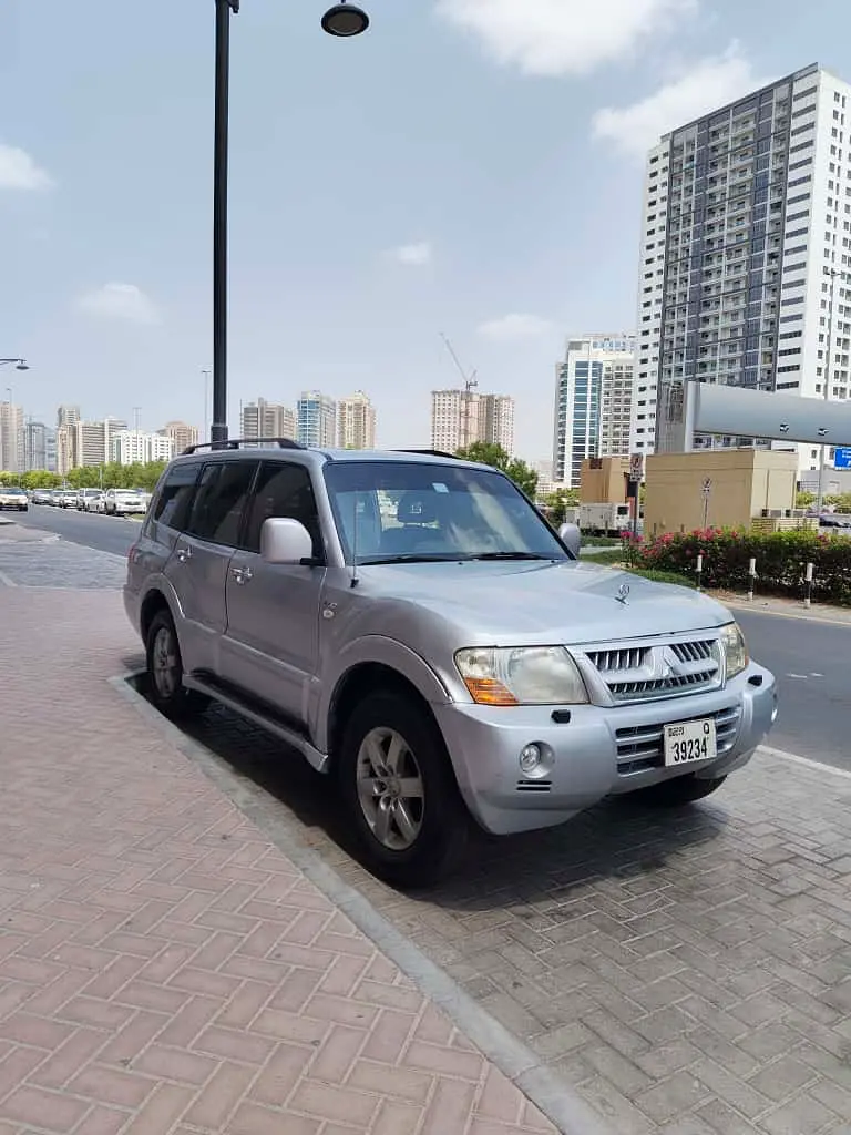 Mitsubishi Pajero 2005 — photo 1 of 16