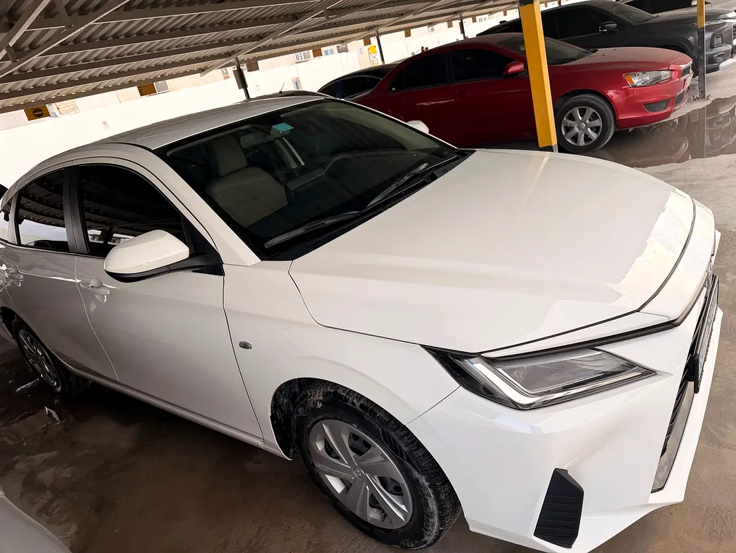 Toyota Yaris 2023 — photo 1 of 3