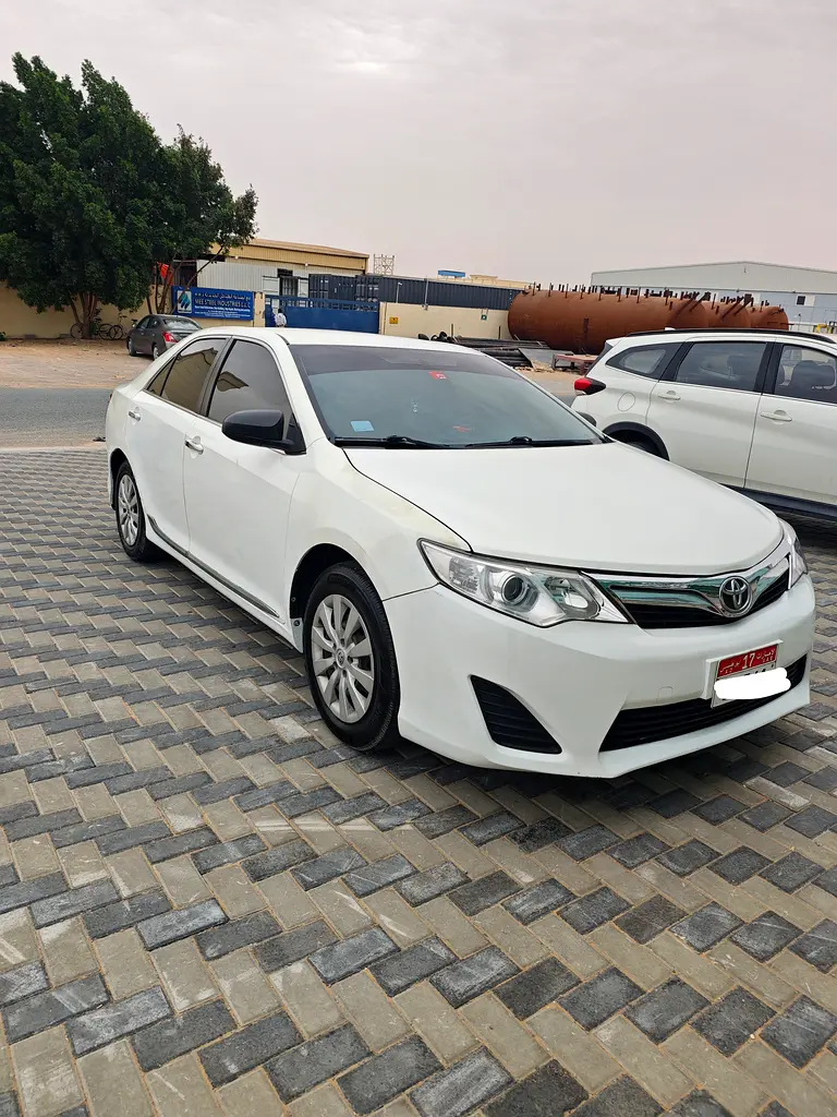 Toyota Camry 2015 — photo 1 of 10