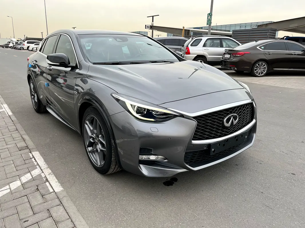 Infiniti Q30 2017 — photo 1 of 14